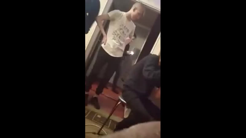 В воркуте ауешники на вписке толпой запинали своего друга из за девушки