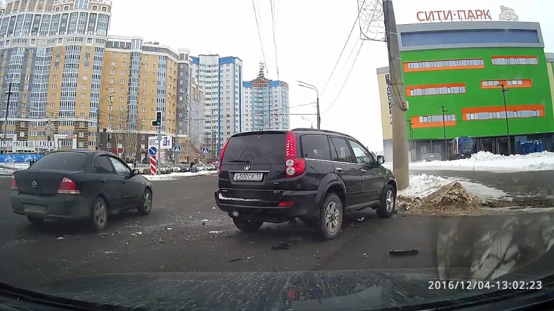 Водитель и пассажиры «жигулей» сбежали с места дтп