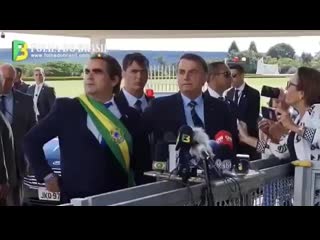 Bolsonabo e bolsonaro respondem à imprensa mp4