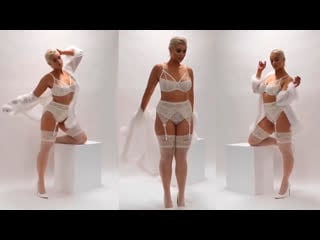 Stefania ferrario белое нижнее белье white lingerie garter belt blonde sexy hot tits ass эротическое пышная блондинка секси