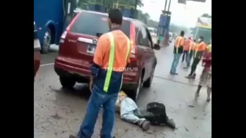 В гондурасе фура с отказавшими тормозами, прикончила байкера водитель фуры так же погиб