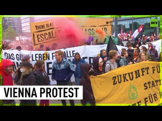 Crowds hit vienna streets to decry energy prices and inflation