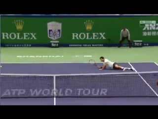 Grigor dimitrov falls but continues to play