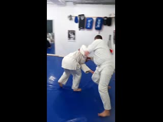 Katate dori ryotemochi kokyu nage