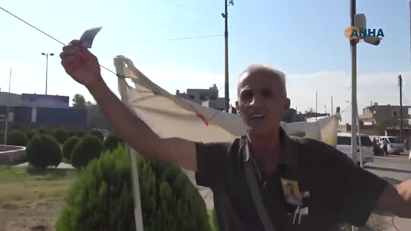 Благодарные жители сирийского города камышлы провожают американских освободителей