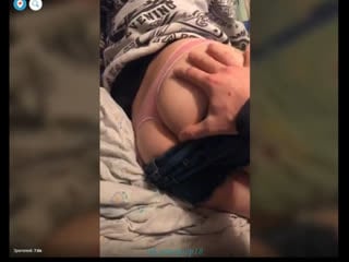 Снимает свою сексуальную девушку в трусах и трогает её за попку periscope перископ