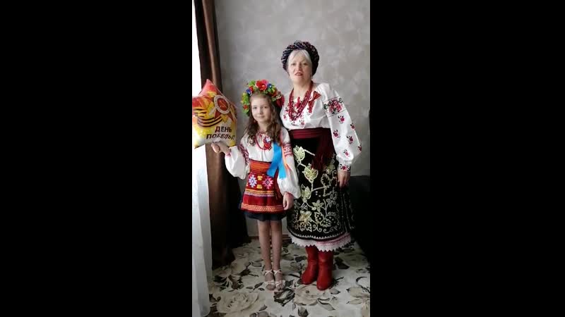 Участница хора украинской песни "джерела" поздравляет с 9 мая