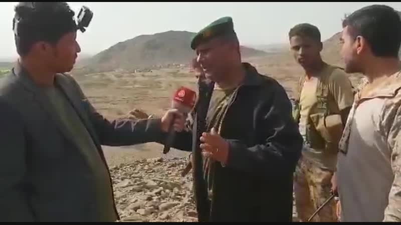 قائد اللواء الأول قوات خاصة ولقاء حول معارك اليوم مع الصحفي أسامة فراج ويظهر إلى جانبه العقيد عبدالرحمن الحربي قوات العمليات الم