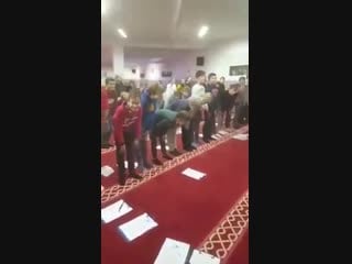 Deutsche schüler beim zwangsbesuch einer moschee!