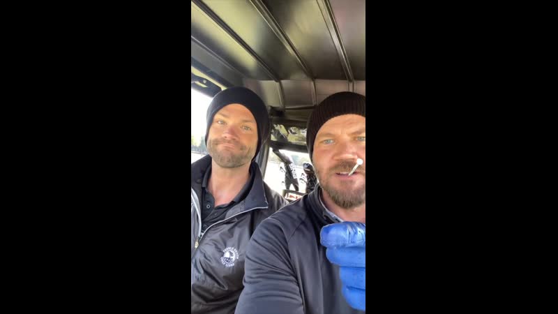 Джаред падалеки со своим другом энсоном в гольф клубе «barton creek country club»