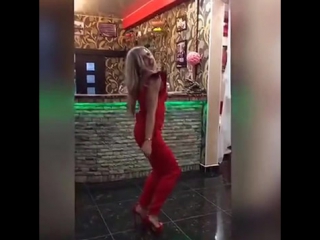 Парень занимается сексом с молодой девушкой