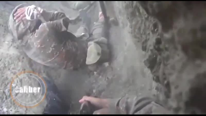 Карабах, армянские солдаты в окопе под обстрелом "нас бросили!"