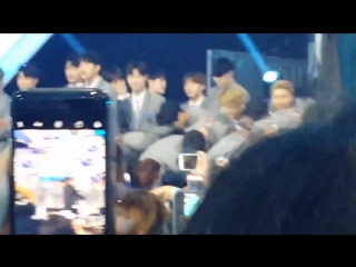 [fancam] [170616] haknyeon bowing so low and for so long тт