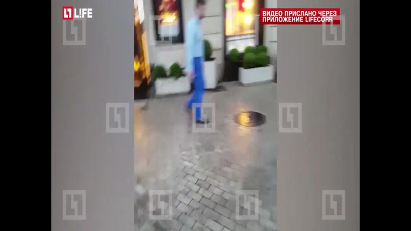 На кутузовском проспекте в москве такси въехало в витрину бутика "ralph lauren"