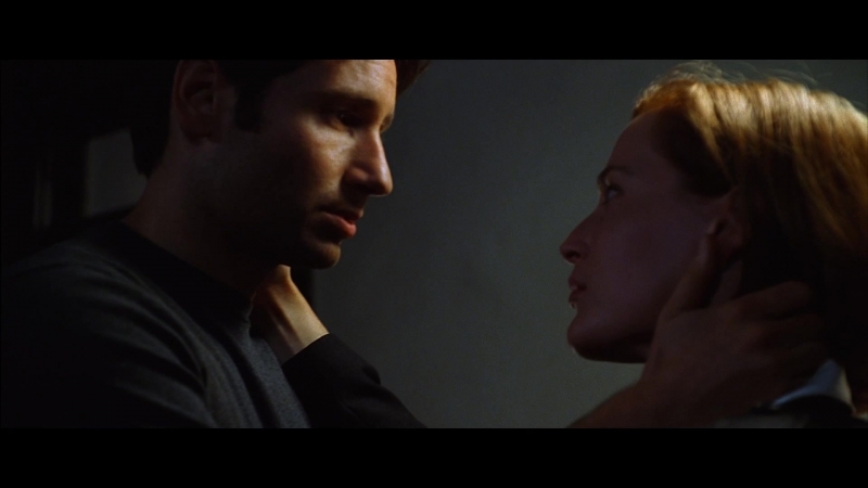 Вырезанный поцелуй малдера и скалли из фильма "секретные материалы борьба за будущее"