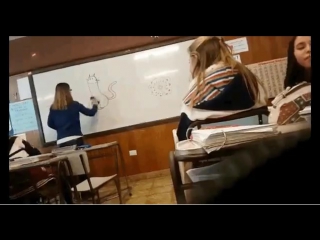 Красивая кошка, но придется стереть ее