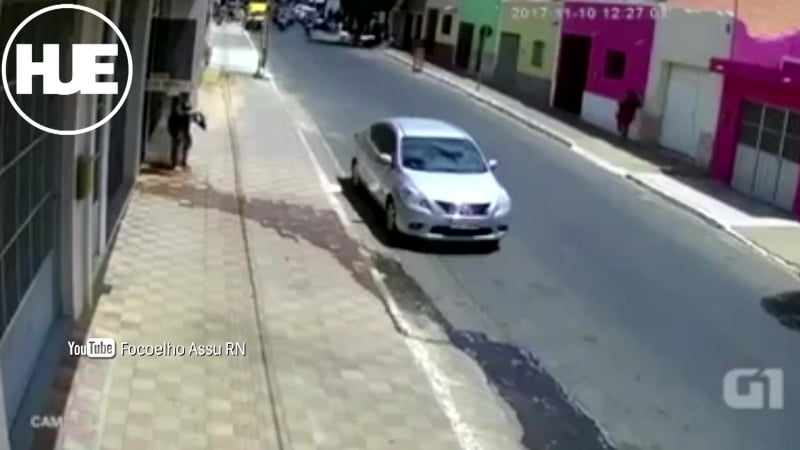 В сан мигеле произошло лобовое столкновение автомобиля и мотоцикла