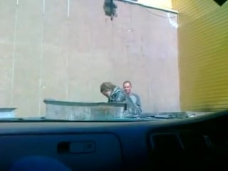 Веселые шутники и бомжиха