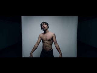 Vic mensa theres alot going on