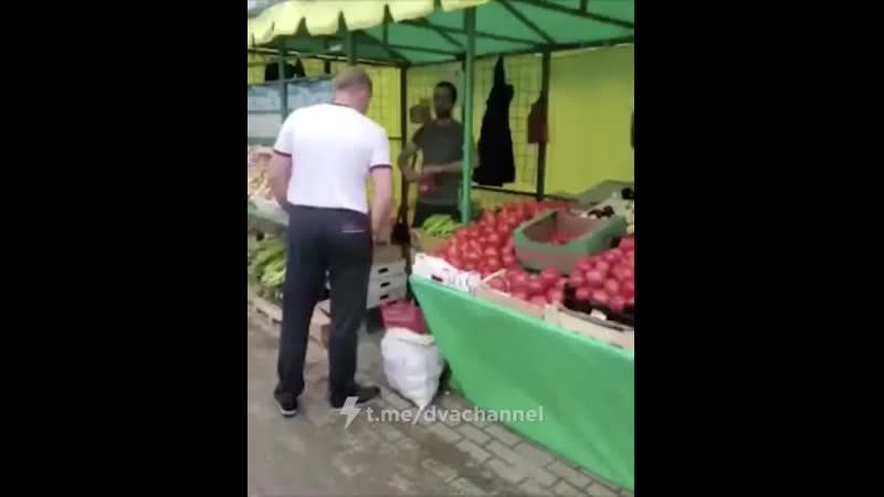 Русский заставил азербайджанца "пояснить" за надпись "армянам не продаю