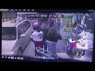 Fella punches a white chick in the face he got angry when his debit account had no money in it from cincinnati