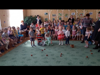 Катают яйца