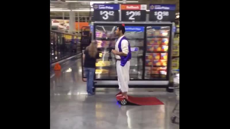 Ковёр самокат для того и существует, чтобы не пролететь мимо магазина