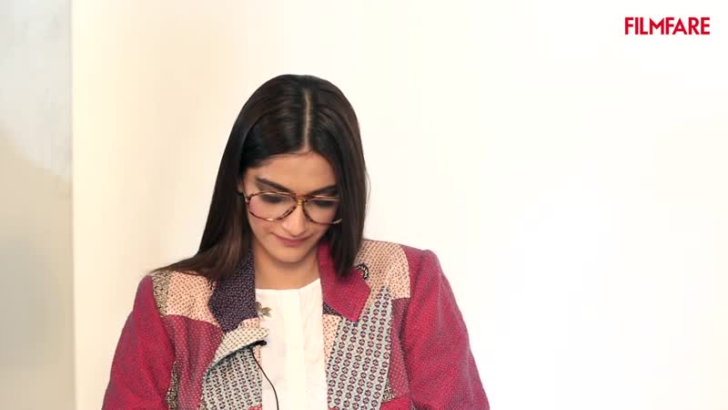 Whats on your phone with sonam k ahuja getting chatty with katty sonam kapoor interview
