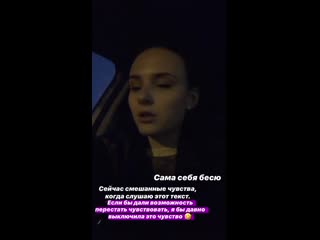 Жұлқылау үшін іш киім кию Әскери әйел Джесси Джейн өзінің құрбысымен бірге солдаттың шұңқырын сорып жатыр