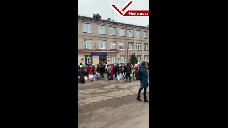 Очереди для передач задержанным в жодино