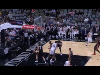 Derozan scores his first points as a spurs