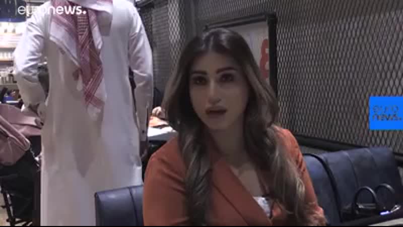 سعوديات في الشارع من دون عباءة ما رأي الشارع السعودي؟