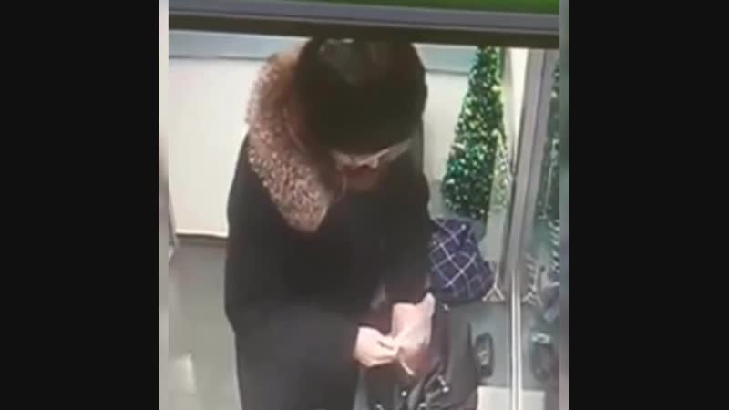 Бабка сперла ёлку