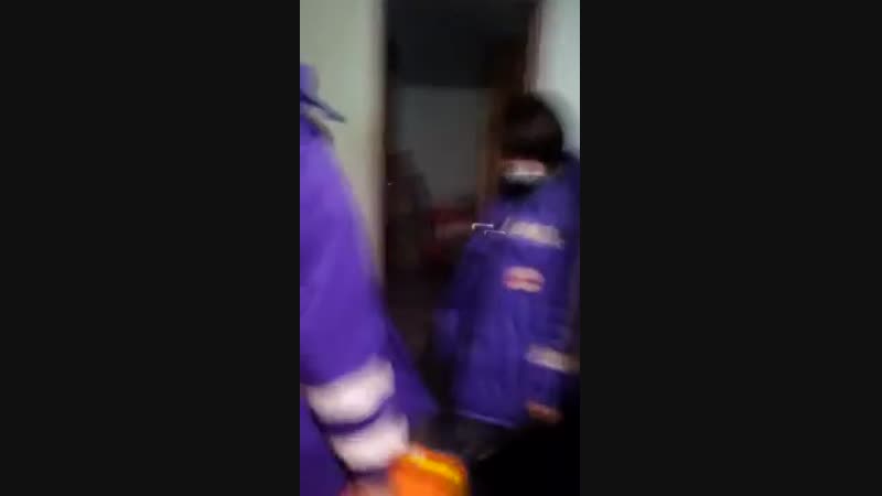 Скорая отказалась одеть бахилы