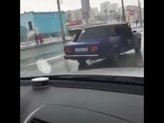 Молодые сбегают от ментов