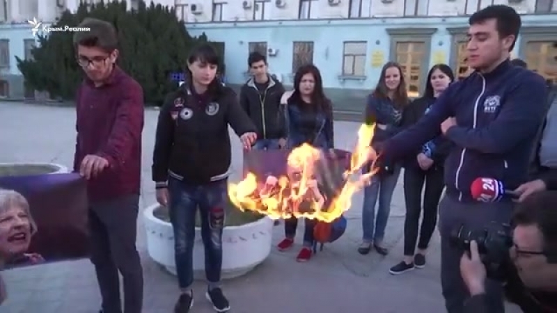 Сожгли porn video – «отправили в ад» в крыму сожгли фото трампа, мэй и макрона