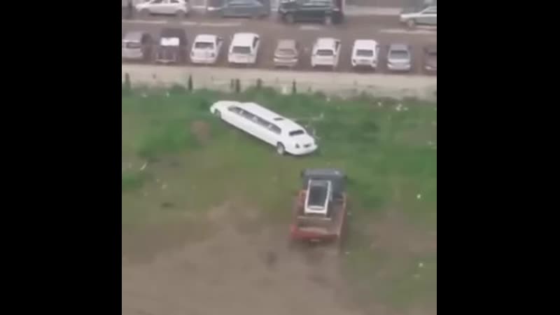 В краснодаре брошенный лимузин стал пристанищем для молодые и бездомных