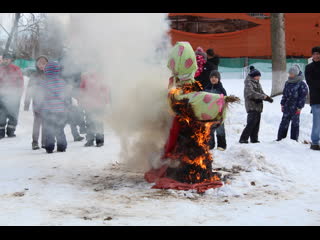 Традиционное сжигание масленичной бабы 💃 #масленица2023 🥞