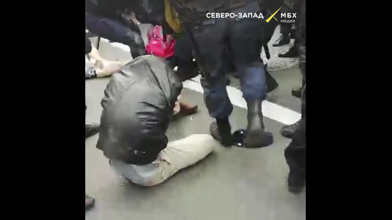 Шествии porn video – Задержание депутата закса на первомайском шествии