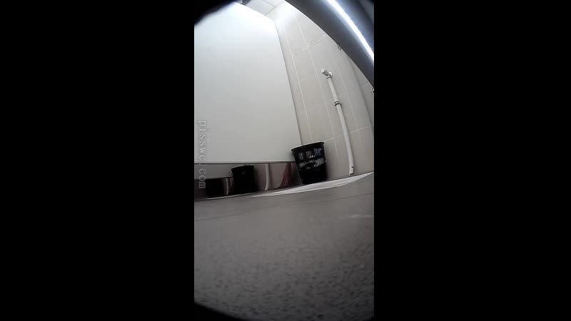 Скрытая камера в туалете колледжа фото