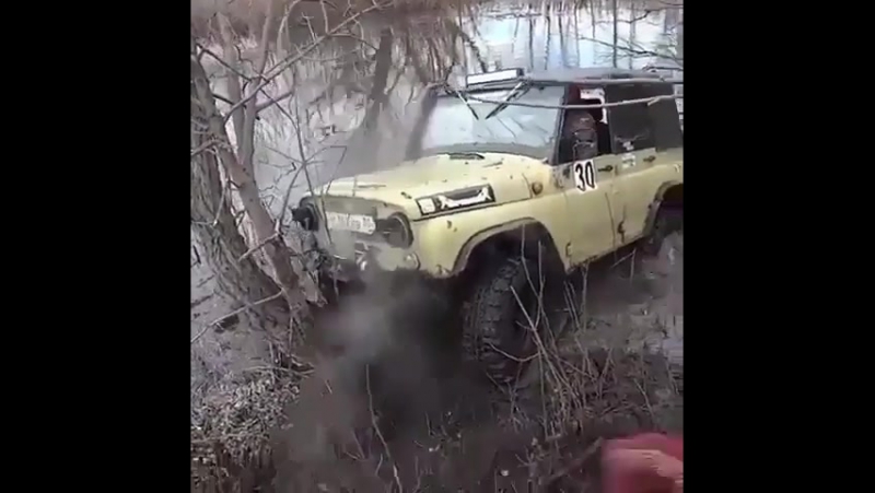 Уазик принимает грязевые ванны