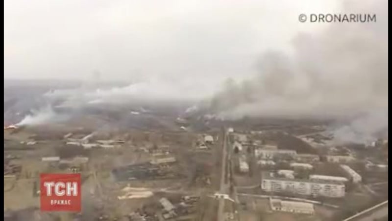 Масштаби пожежі на складі боєприпасів у балаклії з висоти пташиного польоту