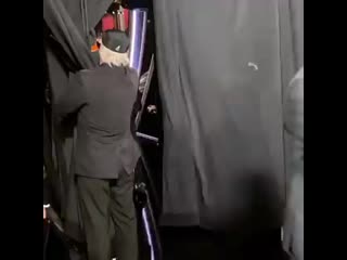 Billie and finneas backstage at the oscars