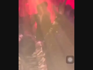 @ranveerofficial shakes a leg with @iamsrk and #malaikaarora at his reception