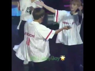 Не разрешает обнимать джисону