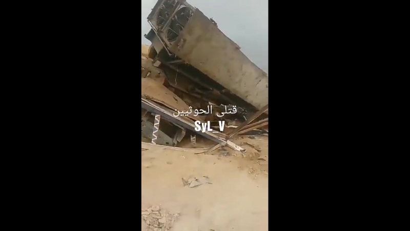 فيديو حصلت عليه لبقايا منصة صواريخ باليستيه تم استهدافها من قبل صقور التحالف في احدى المزراع في صعدة يظهر حولها البيوت ا