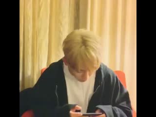 Wonho looks like a college student ㅋㅋㅋ i’m a college student not a high school student i think i look like a college studen
