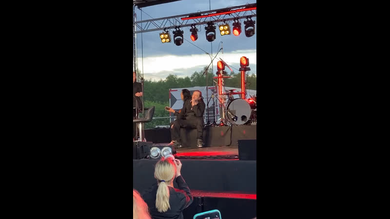 Пьяный солист «агата кристи»