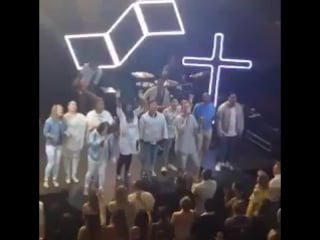 Selena and friends during the hillsong worship pascual in la yesterday!