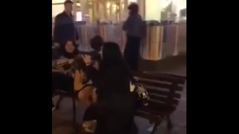 Парень на арбате пел песню ёлки и случилась неожиданная встреча